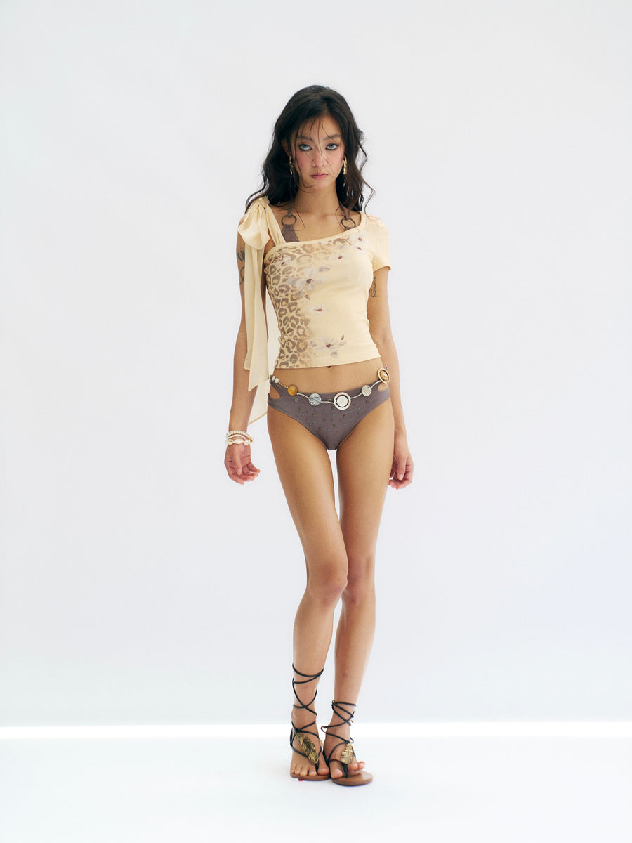 Milky Yellow Leopard Print Slanted Shoulder T-Shirt